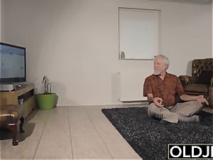 nubile Interrupts grandpa from Yoga And fellates his bone